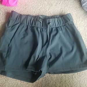 Lululemon on the fly shorts 8